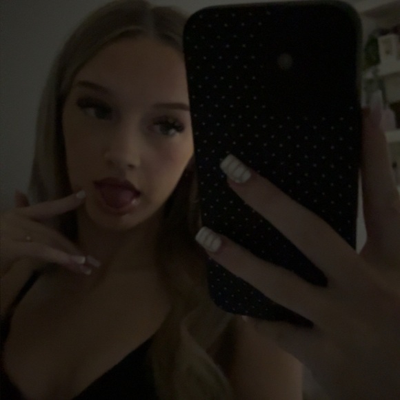 Meet your Posher, Hailee - Picture 1 of 1